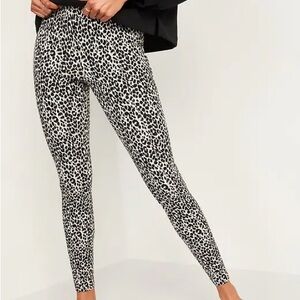 Old Navy Stevie Slimming Ponte Knit Leopard Print Leggings Sz M